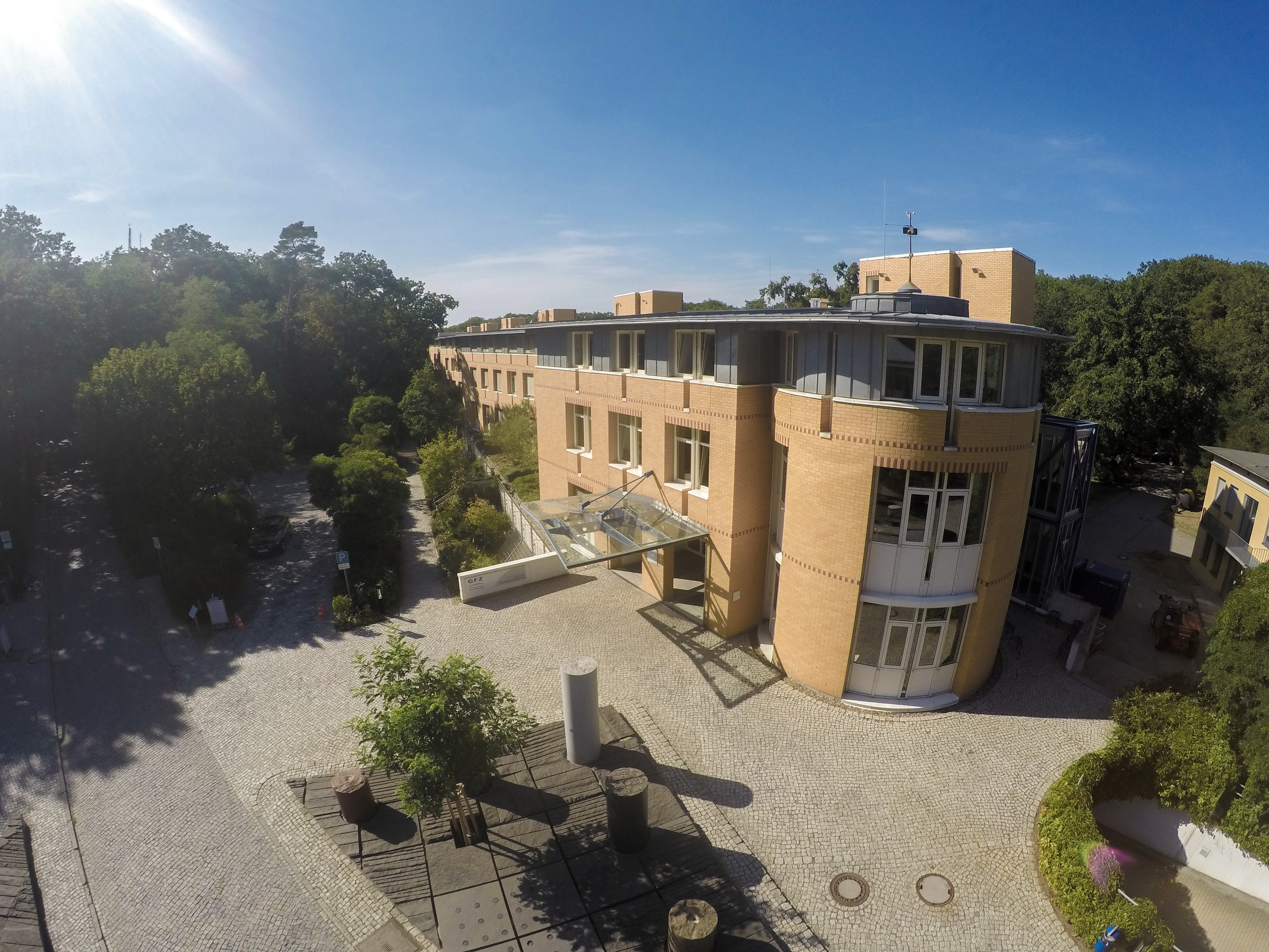 GFZ-Gebäude Säulenforum