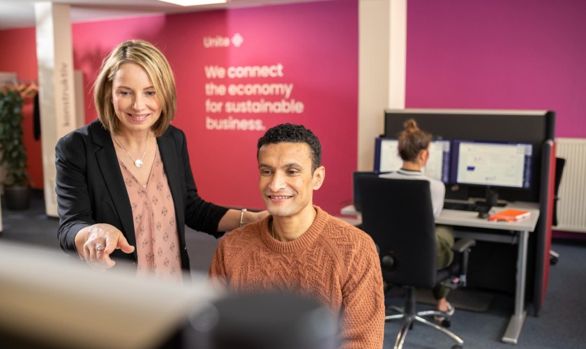 Unitees beschäftigen sich mit der Unite Plattform