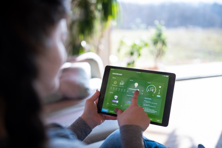 A customer is tracking energy use on a tablet PC