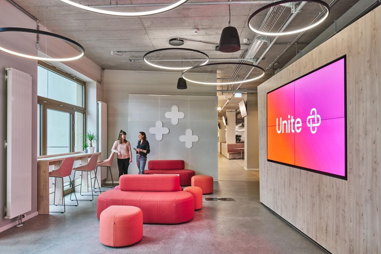 Two Unitees in the Unite headquarters in Leipzig