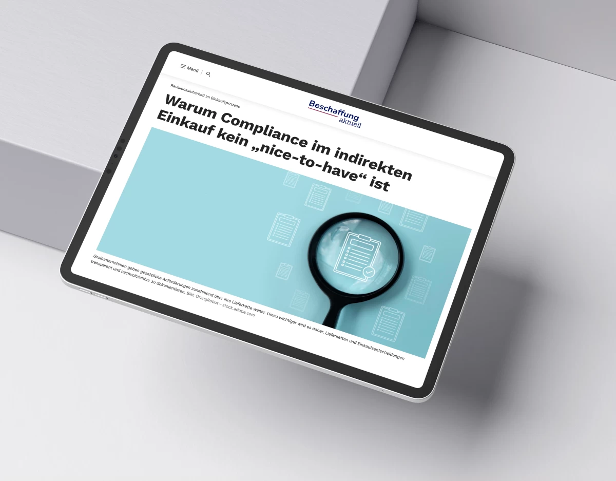 Tablet mit dem Online Artikel