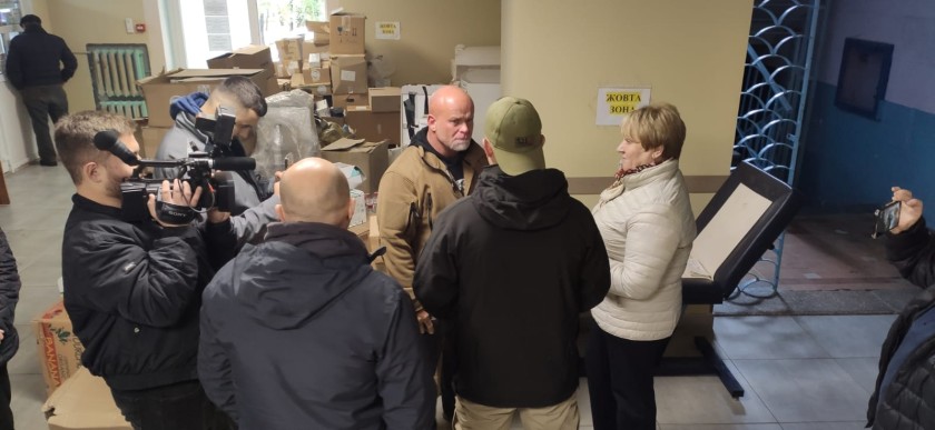 The Association for Worldwide Emergency Aid team shares their perspective on delivering aid to Ukraine with a news crew. Photo: Association for Worldwide Emergency Aid