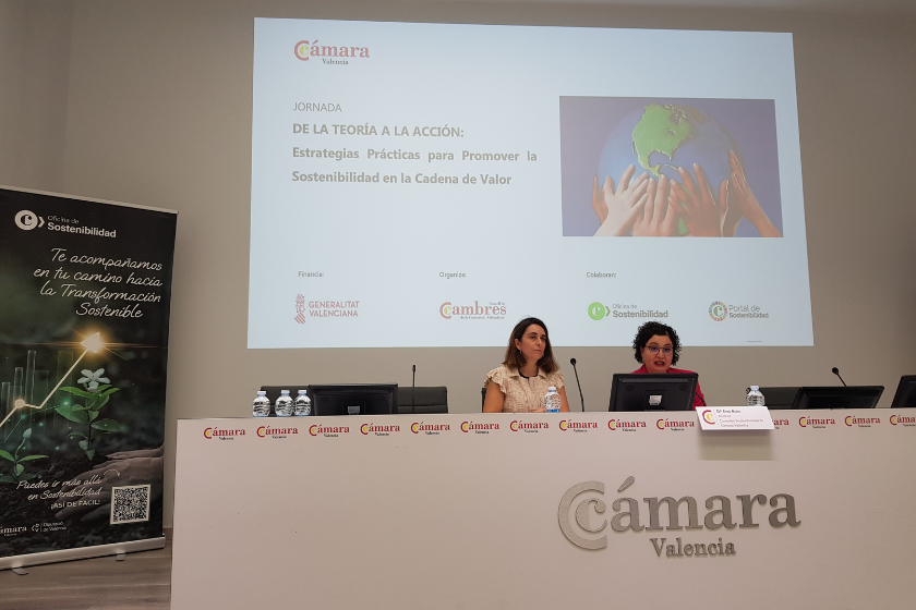 Presentación de la jornada sobre sostenibilidad organizada por Cámara Valencia, con Emi Boix, presidenta de la Comisión de Sostenibilidad de Cámara Valencia, e Isabel Castillo, directora del Portal de Sostenibilidad de Cámara